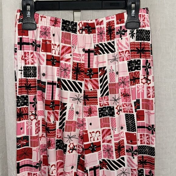 kate spade Red Black White Multi Christmas Holiday Gifts Notched Collar PJ Set - Picture 7 of 13